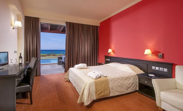 جناح جونيور بسرير مزدوج مع أريكة بمسبح خاص، All Senses Nautica Blue Exclusive Resort and Spa By Anayia All Inclusive Resorts 4/7