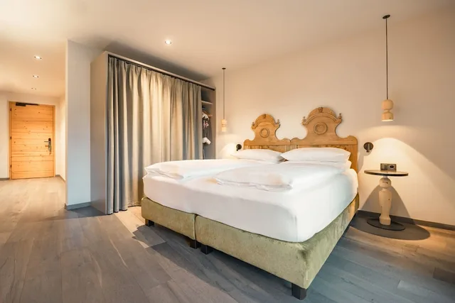 Charming, Queen Bed، La Cort My Dollhouse - Adults Only 4/8