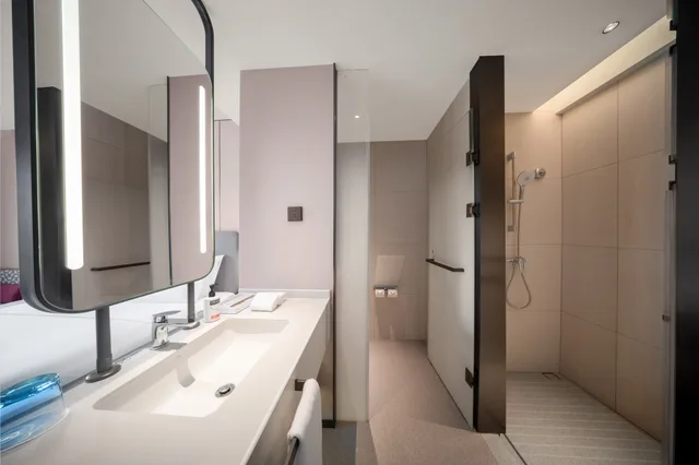 غرفة قياسية بسرير كينج بإطلالة على النهر، Holiday Inn Express Chongqing Ciqikou Ancient Town 3/3