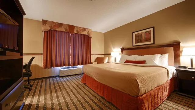 Room, King Bed, Jetted Tub, Best Western Diamond Inn 2/4