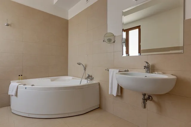 غرفة سوبيريور بسرير كوين بإطلالة على الحديقة، Hotel Parco Delle Fontane 8/8