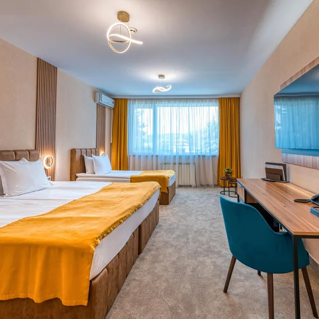 غرفة ثلاثية مع سرير إضافي، Montecito Hotel Sofia 4/8