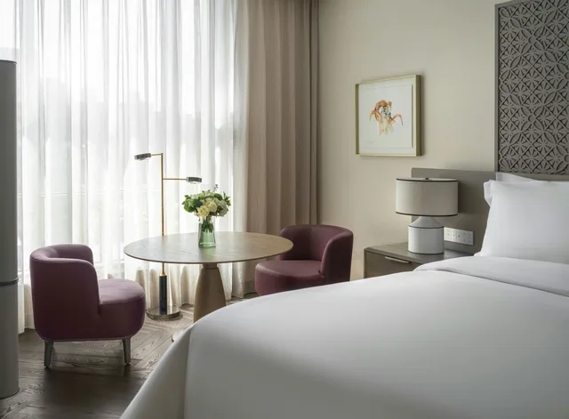 غرفة تنفيذية بسريرين كوين، Conrad Urumqi 3/3