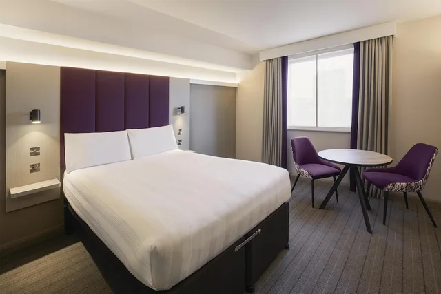 غرفة قياسية بسرير مزدوج، Premier Inn Stoke/Trentham Gardens 1/3