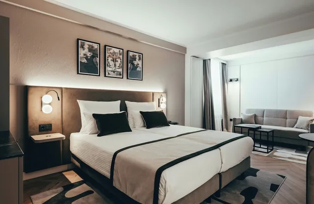 Family, Double Bed, Leonardo Hotel Koln 3/7
