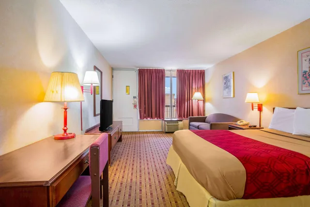 غرفة بسرير كوين، Econo Lodge Cave City 1/5