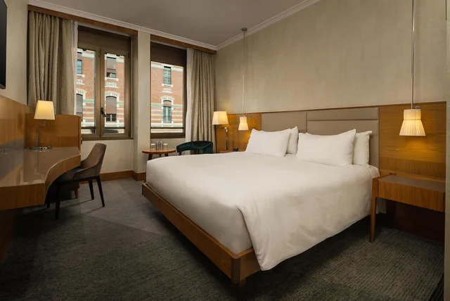 Guest Room, King Bed, Hilton Milan Hotel 6/13