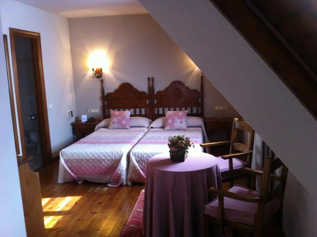 غرفة ثلاثية، Hotel Fonfreda 6/9