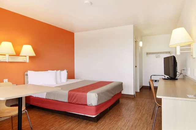 Standard, Queen Bed, Accessible, Motel6 Fort Stockton, TX 2/6
