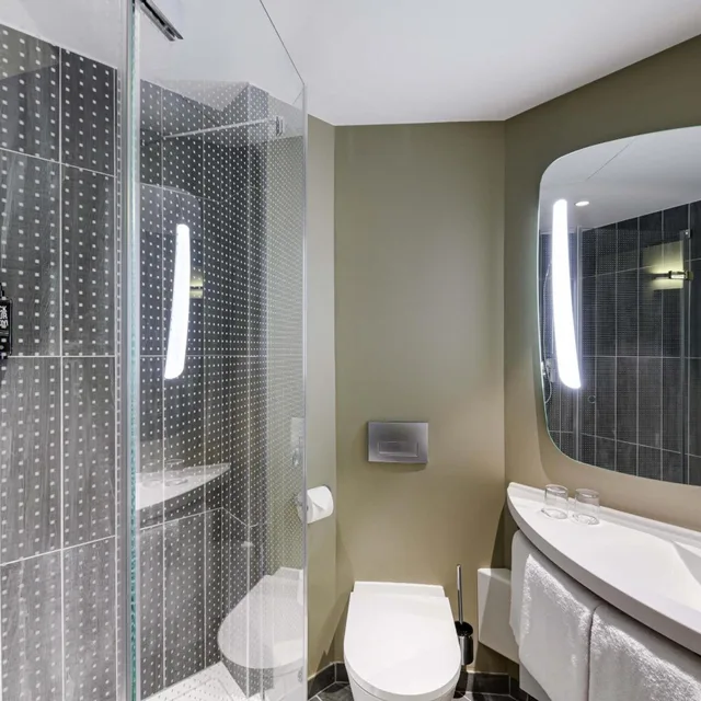 غرفة عائلية بسرير مزدوج وسرير فردي، Ibis Regensburg Zentrum 10/10