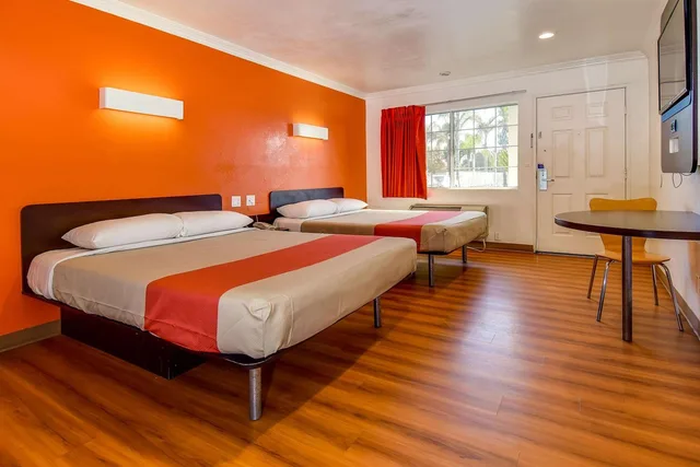 غرفة بسريرين كوين، Motel6 Garden Grove, CA 2/8