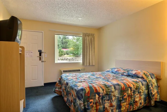 Room, Quadruple, Accessible, Motel6 Seattle, WA - South 7/10