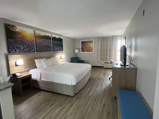 غرفة بسرير كينج لذوي الإعاقة، Days Inn by Wyndham Dallas Plano 5/10
