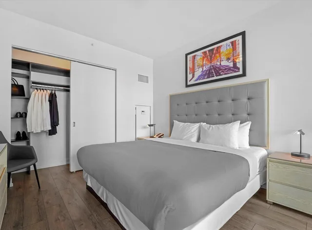 2 Bedrooms, Junior Suite, Level Chicago Old Town 1/1