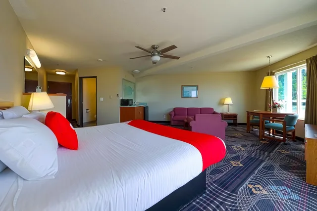 جناح فاخر بسرير كينج بإطلالة على البحر بحوض جاكوزي، Siletz Bay Beachfront Hotel by OYO Lincoln City 9/10