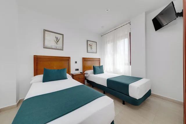 غرفة عائلية بإطلالة على الحديقة بشرفة بغرفتي نوم، Hotel Daniya Denia 1/2
