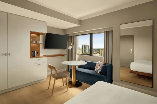 غرفة سوبيريور بسرير كينج بإطلالة على المدينة، Courtyard by Marriott Darwin 2/3
