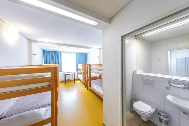 سكن مشترك مختلط بثمانية أسرّة، A T Holiday Hostel Wien 3/4