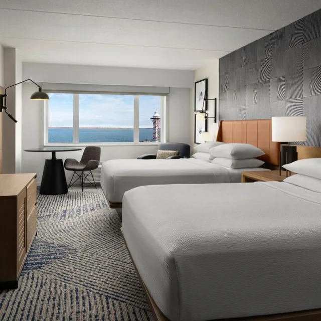 Guest Room, Deluxe, 2 Queen Beds, Bay View، Sheraton Erie Bayfront Hotel 4/8