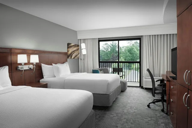 غرفة بسريرين كوين لذوي الإعاقة، Courtyard by Marriott Hattiesburg 1/3