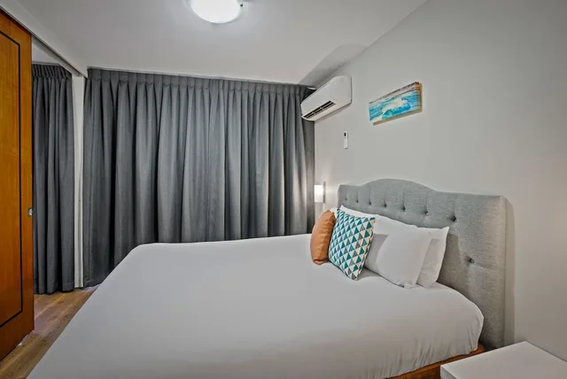 1 Bedroom, Apartment, King Bed, Broadwater Beach Resort Busselton 1/2