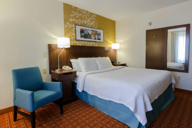 غرفة بسرير كينج، Fairfield Inn Potomac Mills 2/4