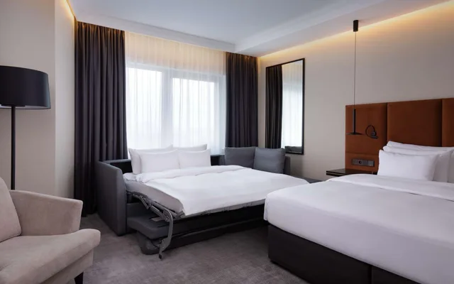 جناح جونيور مع دخول الصالة، Radisson Collection Hotel Warsaw 4/6