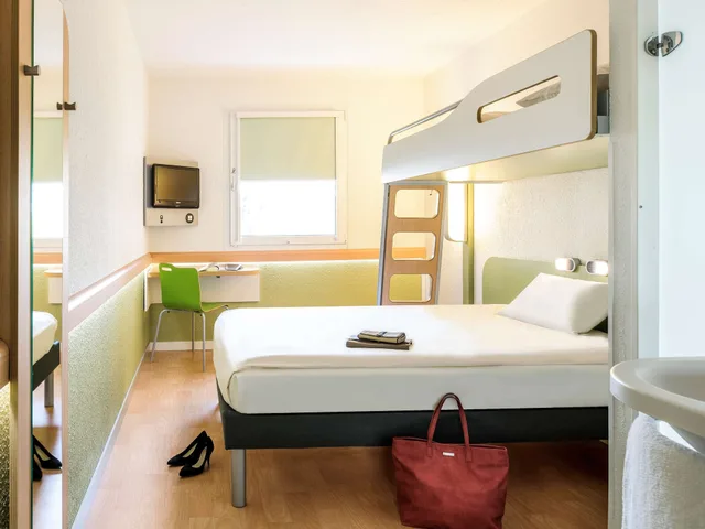 غرفة ثلاثية بسرير مزدوج وسرير بطابقين، Ibis Budget Portsmouth 4/9