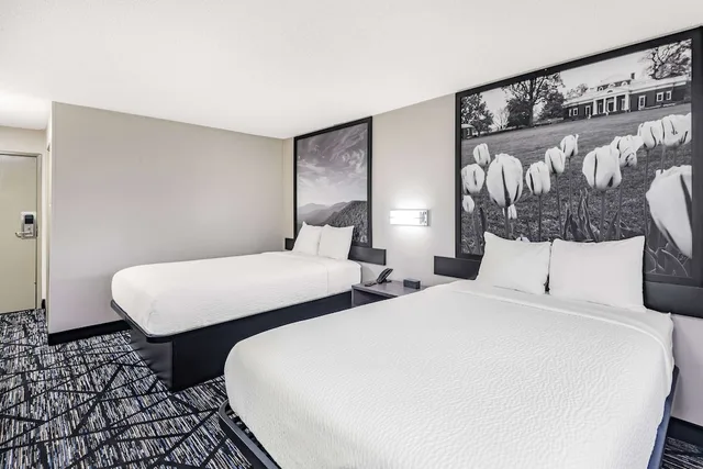غرفة بسريرين مزدوجين، Super 8 by Wyndham Charlottesville 2/5