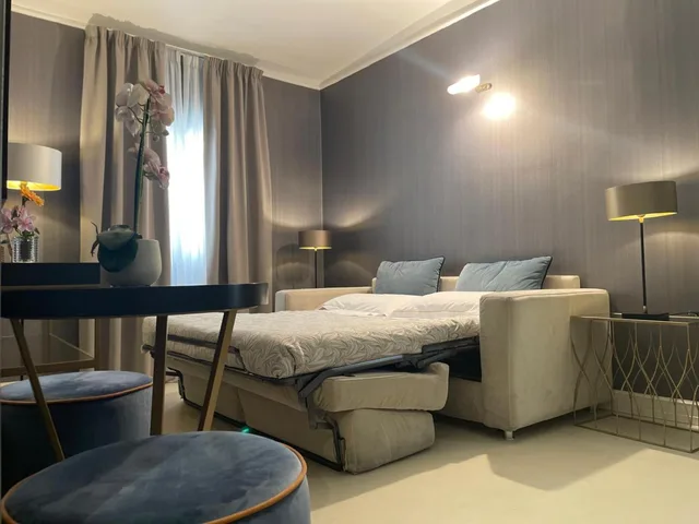 جناح، Hotel Maxim 3/7