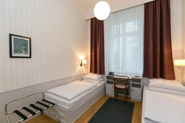 غرفة صغيرة بسريرين منفصلين، Hotel Karntnerhof 1/5