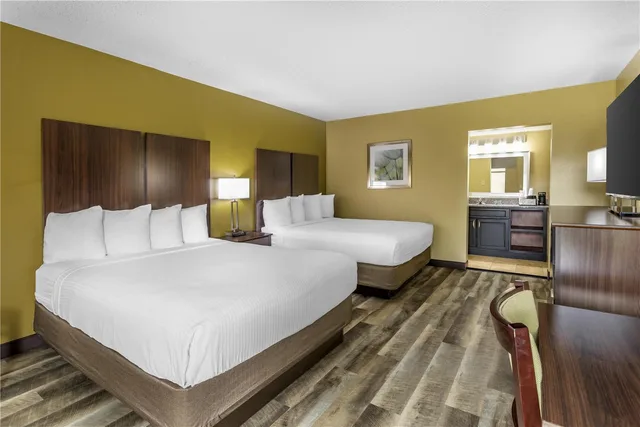 غرفة بسريرين كوين، Best Western Plaza Inn 5/7