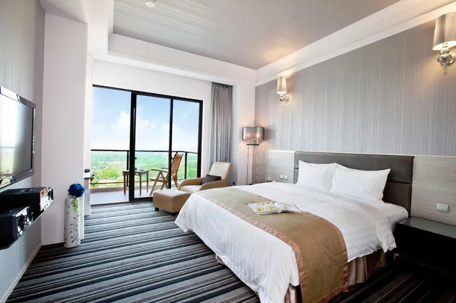 غرفة قياسية رباعية، Yundeng Landscape Hotel 1/1