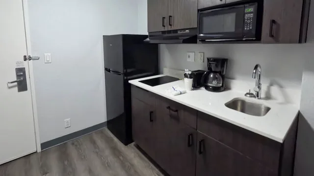 غرفة قياسية رباعية بسريرين مزدوجين، Studio6 Brownsville, TX 7/10