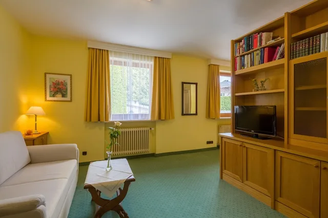جناح ديلوكس بسريرين مزدوجين بشرفة، Hotel Pension Haus Arenberg 9/10