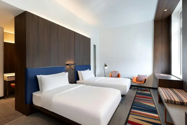 Savvy, Guest Room, Twin Beds، Aloft Dubai Airport 1/5