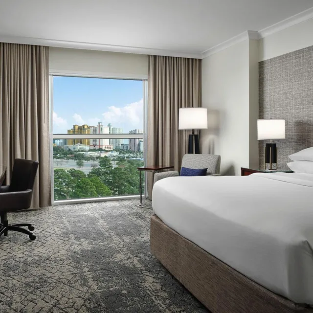 Guest Room, King Bed, Club Floor, High Floor، Sheraton Myrtle Beach 2/4
