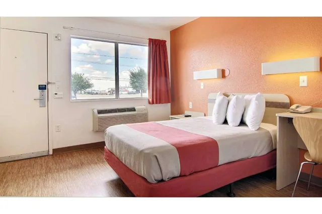 Room, King Bed, Motel6 Fort Stockton, TX 3/7