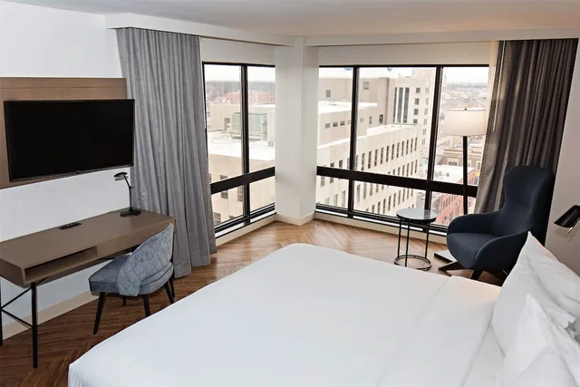 Presidential, Suite, King Bed, City View, Radisson Blu Hotel Fargo 1/5