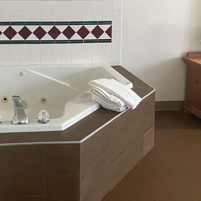 جناح بسرير كينج بجاكوزي، Motel6 Portland, IN 4/4