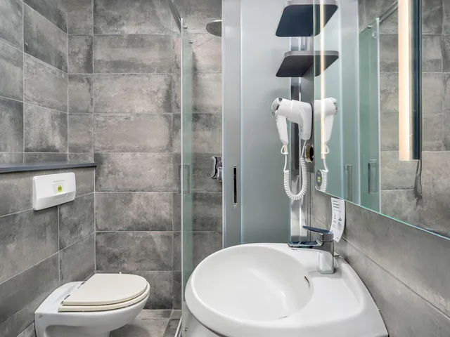 غرفة اقتصادية بسرير كوين، B&B Hotel Milano Ornato 7/8
