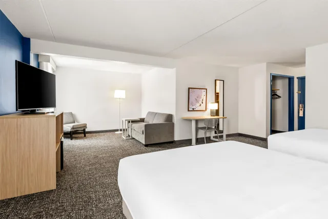 غرفة بسريرين كوين مع أريكة لذوي الإعاقة، Spark by Hilton Lexington 9/10