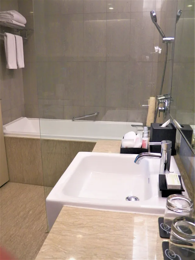 Premier, Studio, King Bed, Fraser Residence Menteng Jakarta 4/4