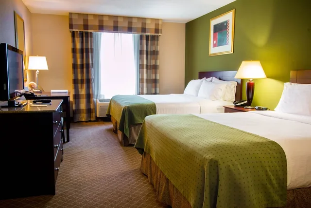 غرفة قياسية بسريرين كوين، Holiday Inn Kansas City Airport 5/7