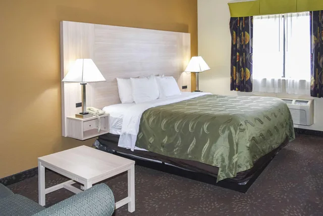 جناح بسرير كينج، Quality Inn & Suites Brooks Louisville South 1/1