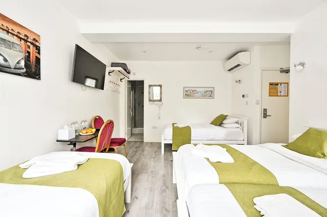 غرفة رباعية بأربعة أسرّة بحمام خاص، City London Hotel 5/8