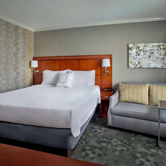 غرفة بسرير كينج لذوي الإعاقة، Sonesta Select Tinton Falls Eatontown 4/6