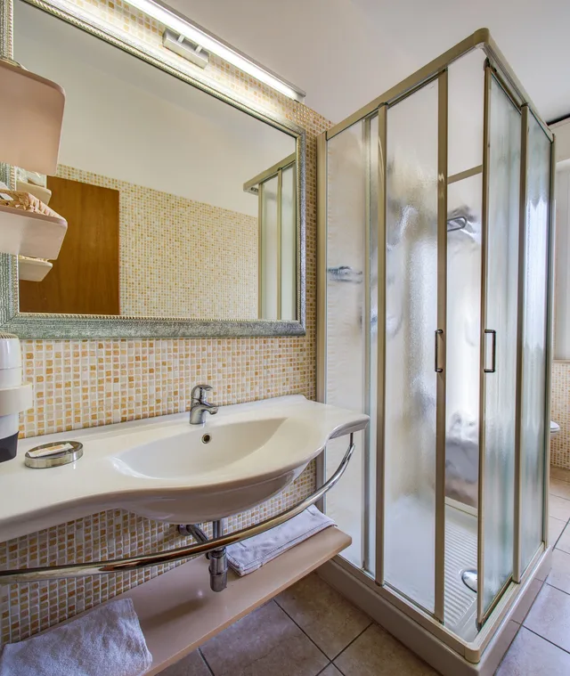 1 Bedroom, Economy, King Bed, Courtyard View, Concord 4/6