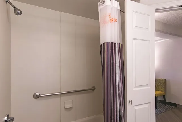 غرفة بسرير كينج بإطلالة، La Quinta Inn And Suites By Wyndham Oklahoma City Norman 3/3