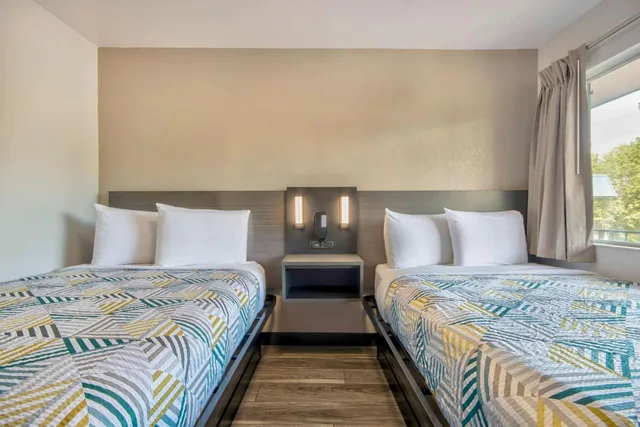 غرفة رباعية لذوي الإعاقة، Motel6 Russellville, AR 4/8